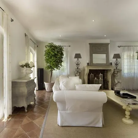 Beautiful 10 Quests In Tropez * Saint-Tropez